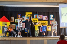 Die Bartolomeo-Garelli-Schule des Don Bosco Jugendwerks Bamberg führte das Theaterstück „Die Leute von Swabedoo" auf.