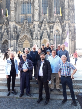 Mitbrüder vor dem Kölner Dom