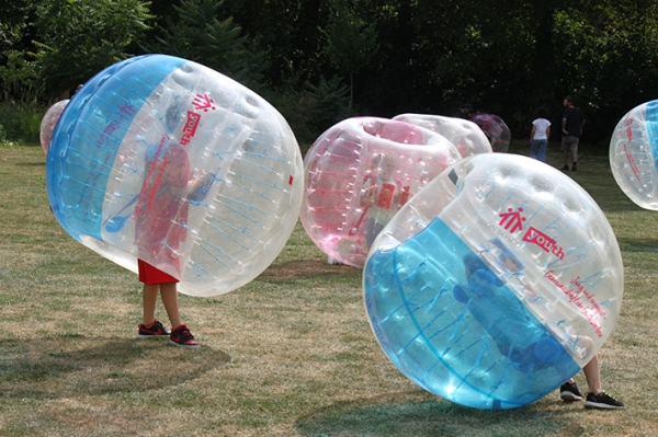 Bubble Soccer beim Sommerfestival von Don Bosco Regensburg